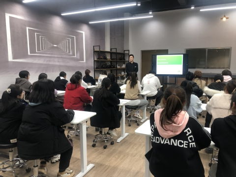 酒店管理学院举办'企业专家进课堂'系列活动，深化实践教学